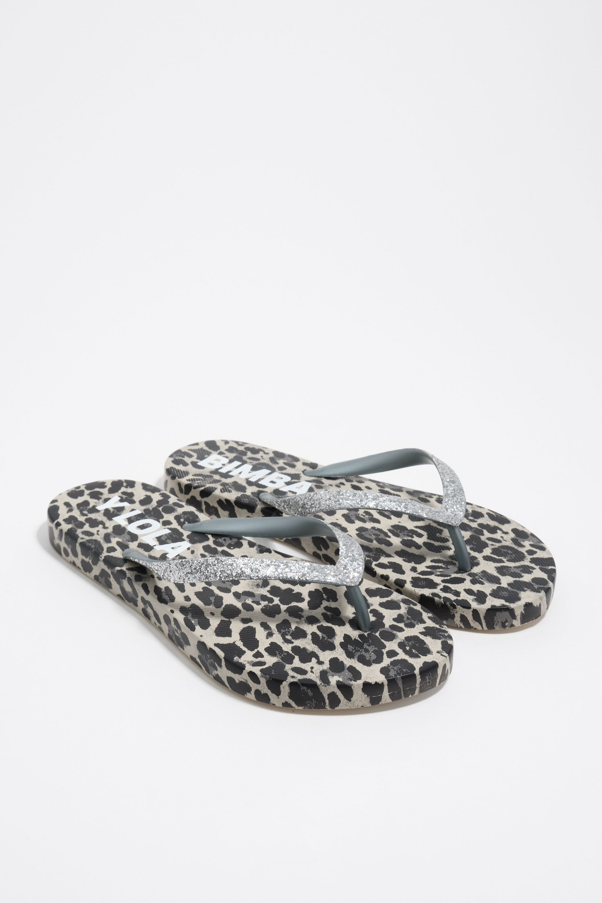 Chancleta de leopardo gris