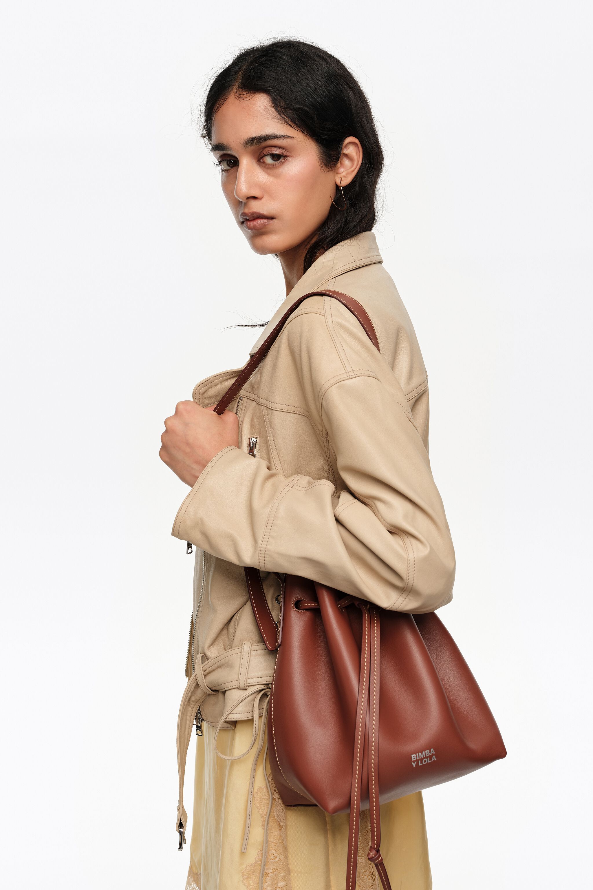 Bolso bandolera grande de cuero de nogal
