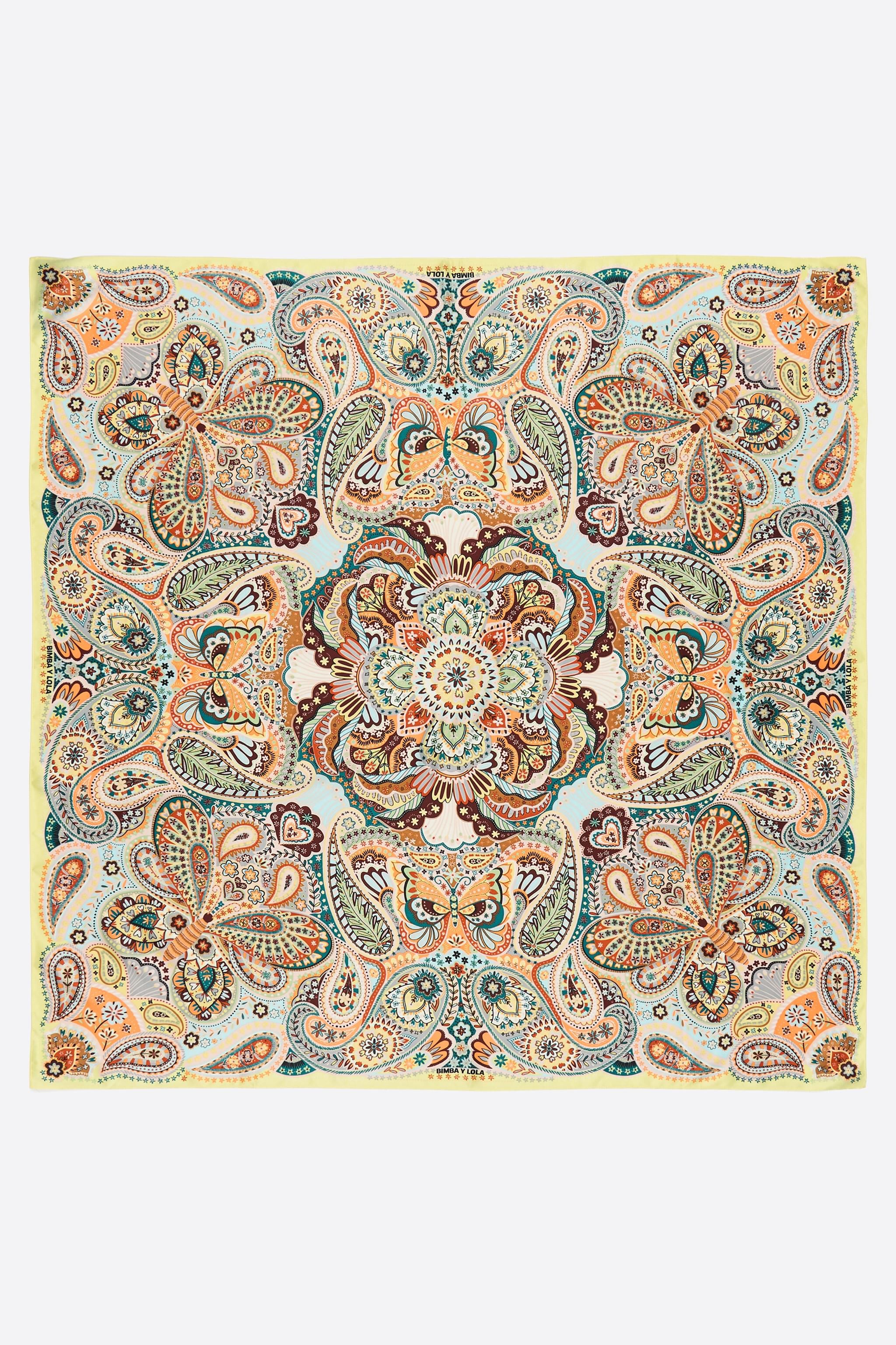 Pañuelo amarillo con estampado de paisley y mariposas