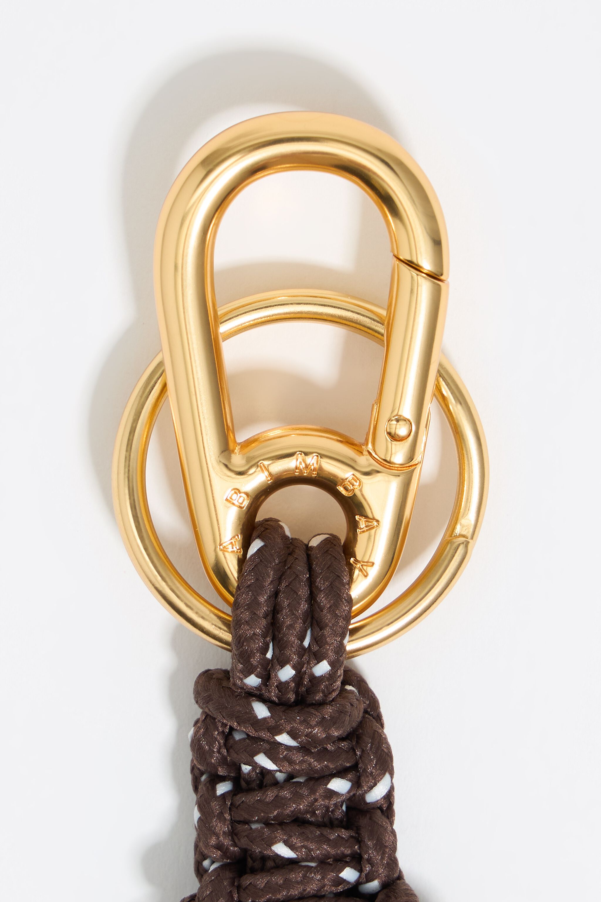 Anillo de llaves con forma de corazón en marfil con cuerdas