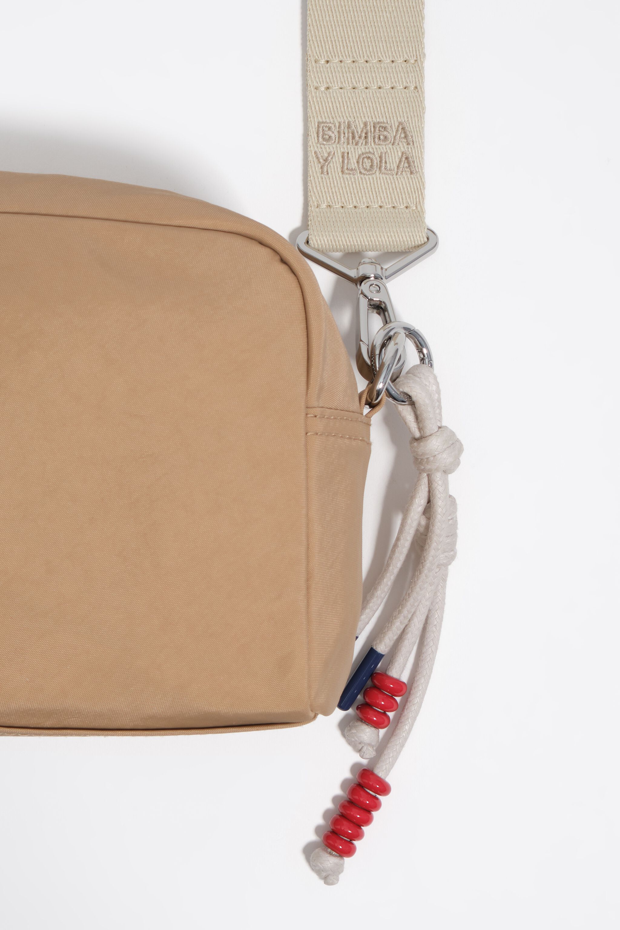 Bolso cruzado de nailon camel