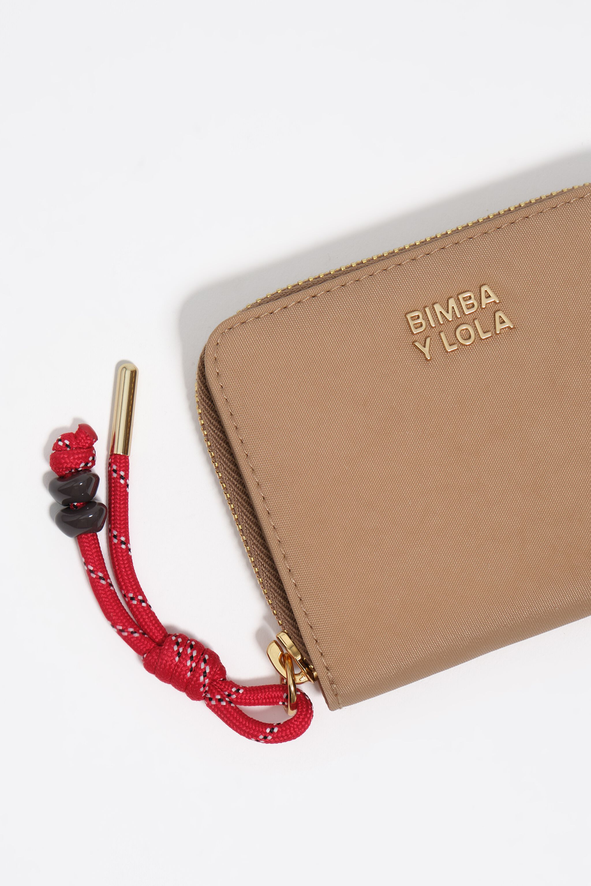 Billetera de nylon con solapa de camel