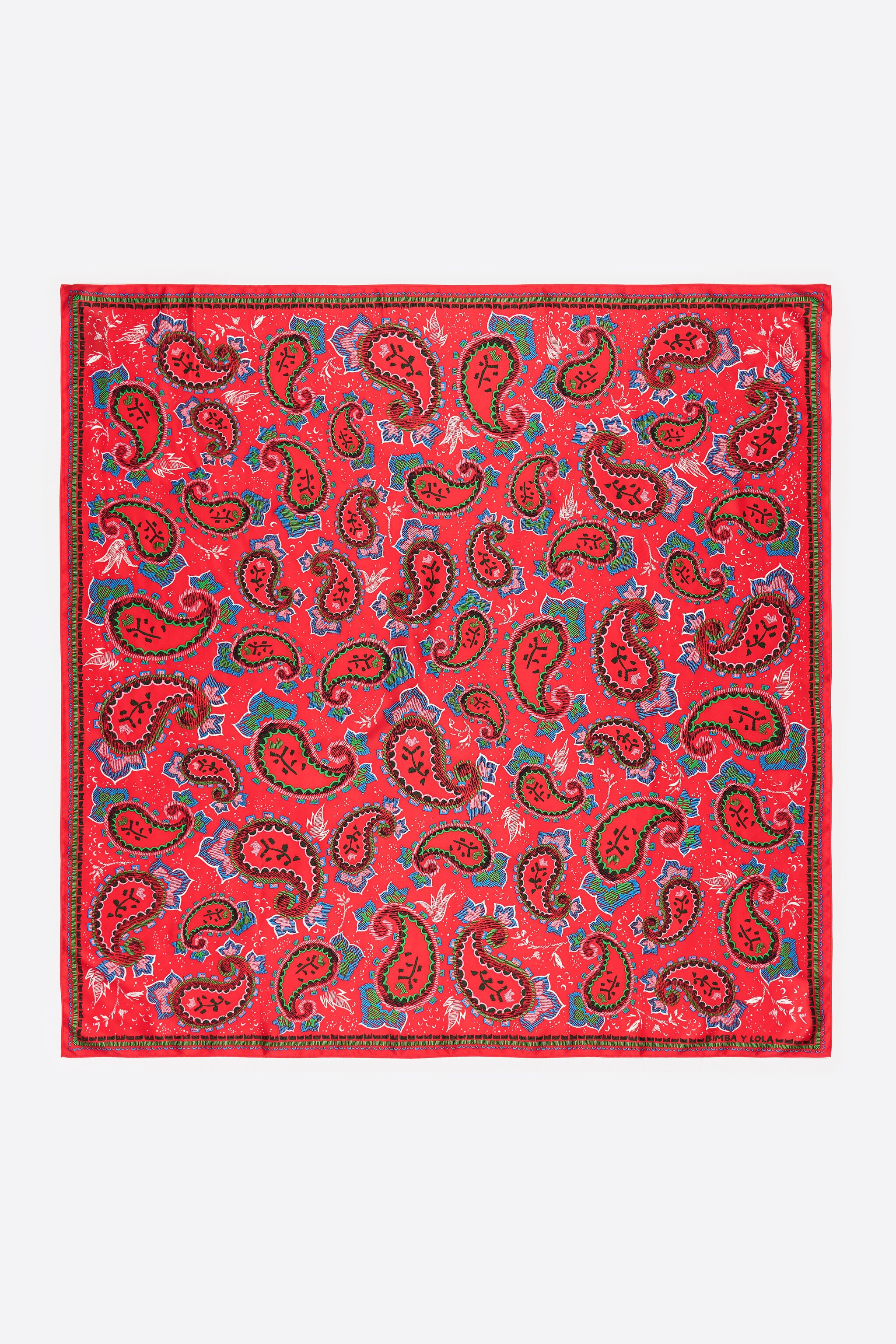 Pañuelo rojo con estampado paisley
