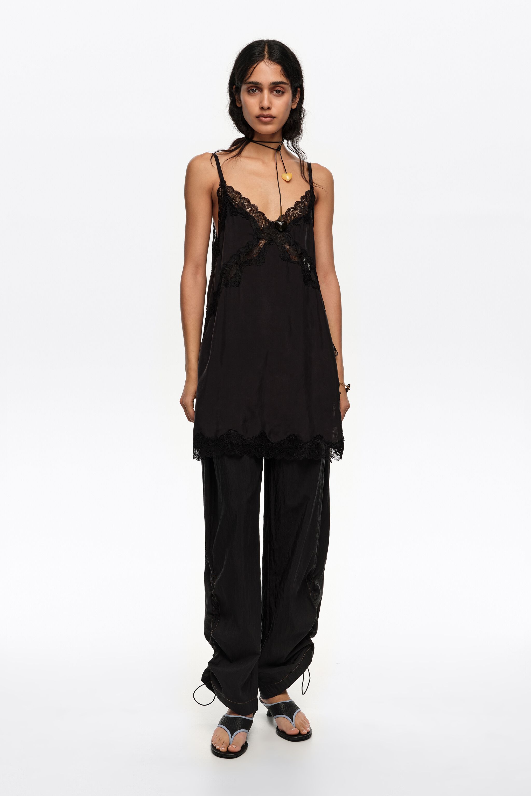 Pantalones jogger acampanados negros